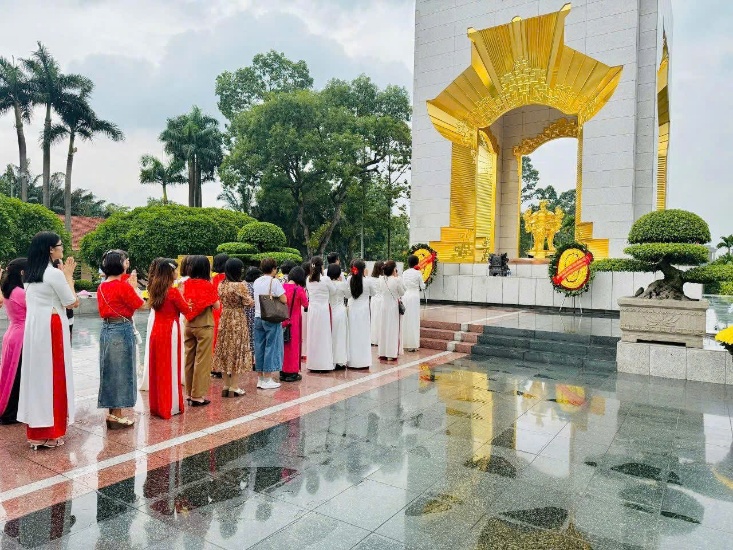 THẦY CÔ GIÁO VÀ HỌC SINH TIỂU HỌC KHƯƠNG THƯỢNG VỚI CHUỖI HOẠT ĐỘNG CHÀO MỪNG 80 NĂM NGÀY CÁCH MẠNG THÁNG TÁM VÀ QUỐC KHÁNH 2/9- Ảnh 4.