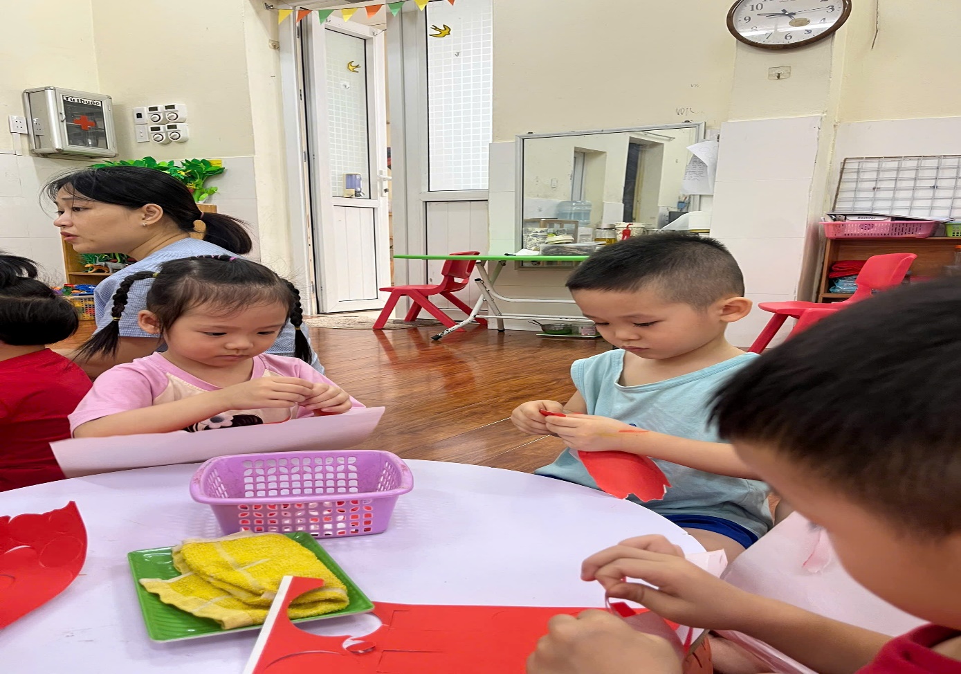 TRƯỜNG MẦM NON BÌNH MINH: CÁC HOẠT ĐỘNG CHÀO MỪNG 80 NĂM NGÀY CÁCH MẠNG THÁNG TÁM  VÀ QUỐC KHÁNH 2/9  - Ảnh 4.