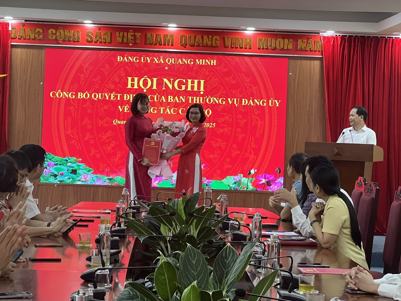 Xã Quang Minh: Công bố Quyết định bổ nhiệm Phó Chánh Văn phòng Đảng ủy- Ảnh 1.