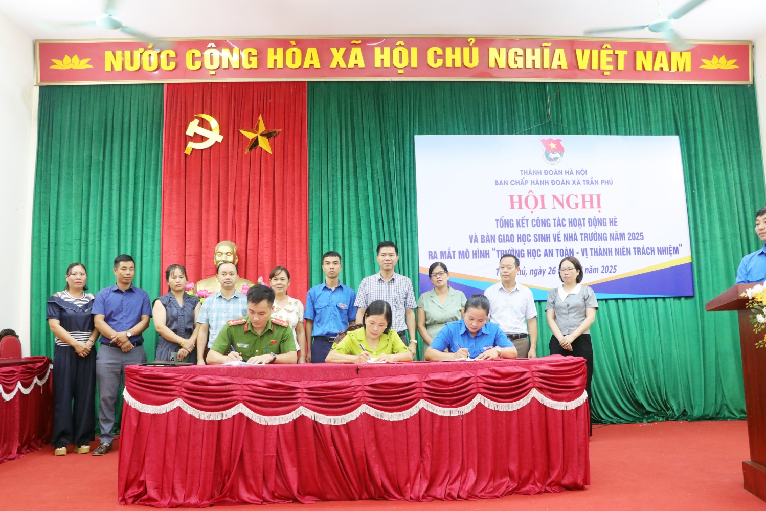 Hội nghị tổng kết sinh hoạt hè và bàn giao học sinh về các trường; Ra mắt mô hình “Trường học an toàn – Vị thành niên trách nhiệm”- Ảnh 3.