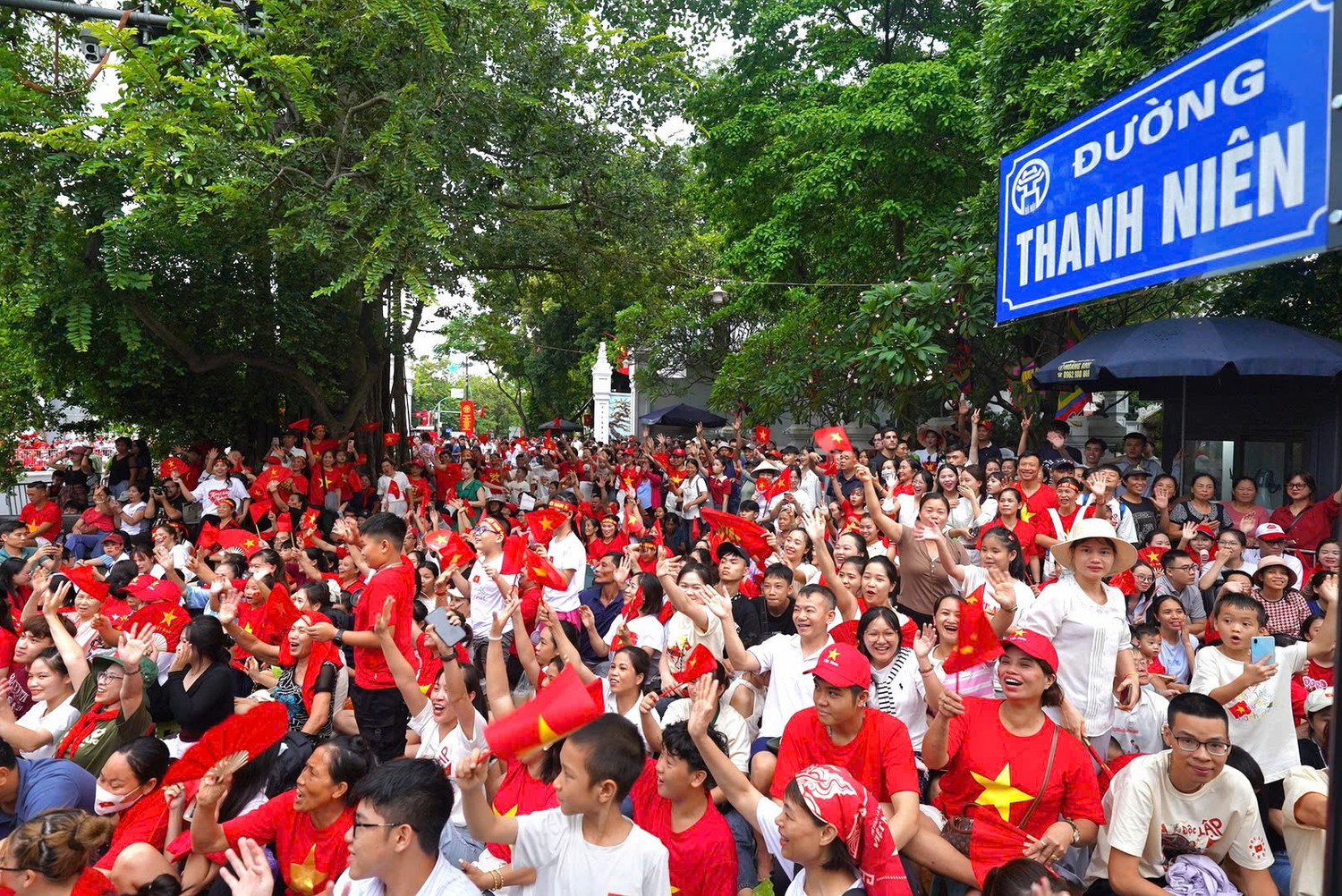 Trọn bộ cẩm nang hướng dẫn chi tiết để nhân dân có buổi đi xem Sơ duyệt diễu binh tối 27/8 thành công nhất- Ảnh 11.