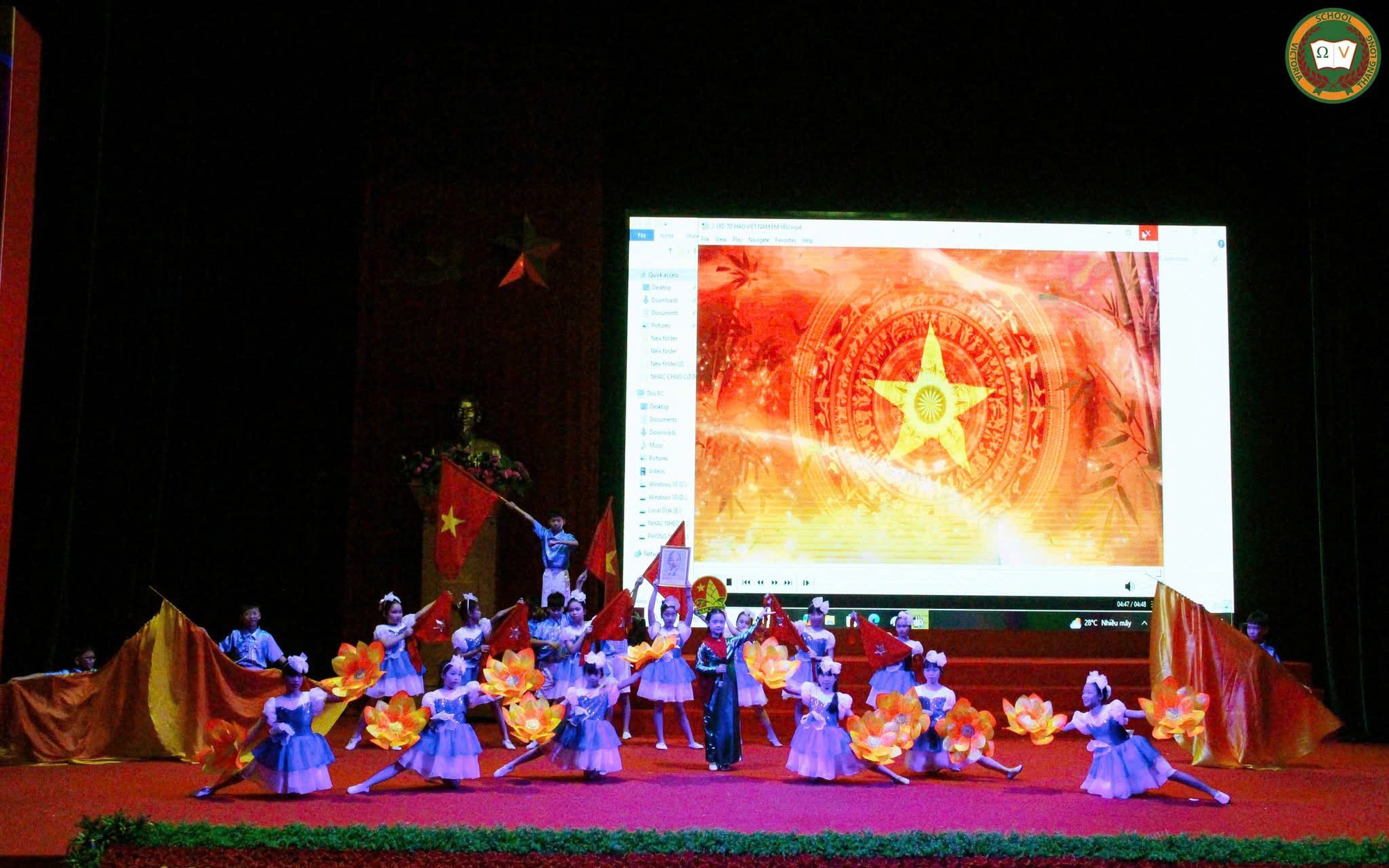 Tiết mục đơn ca của trường Victoria Thăng Long