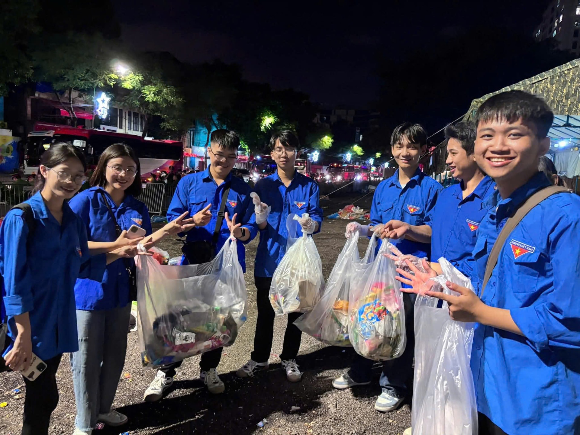 Phường Ba Đình: Làm sạch môi trường ngay sau buổi hợp luyện lần 2- Ảnh 1.