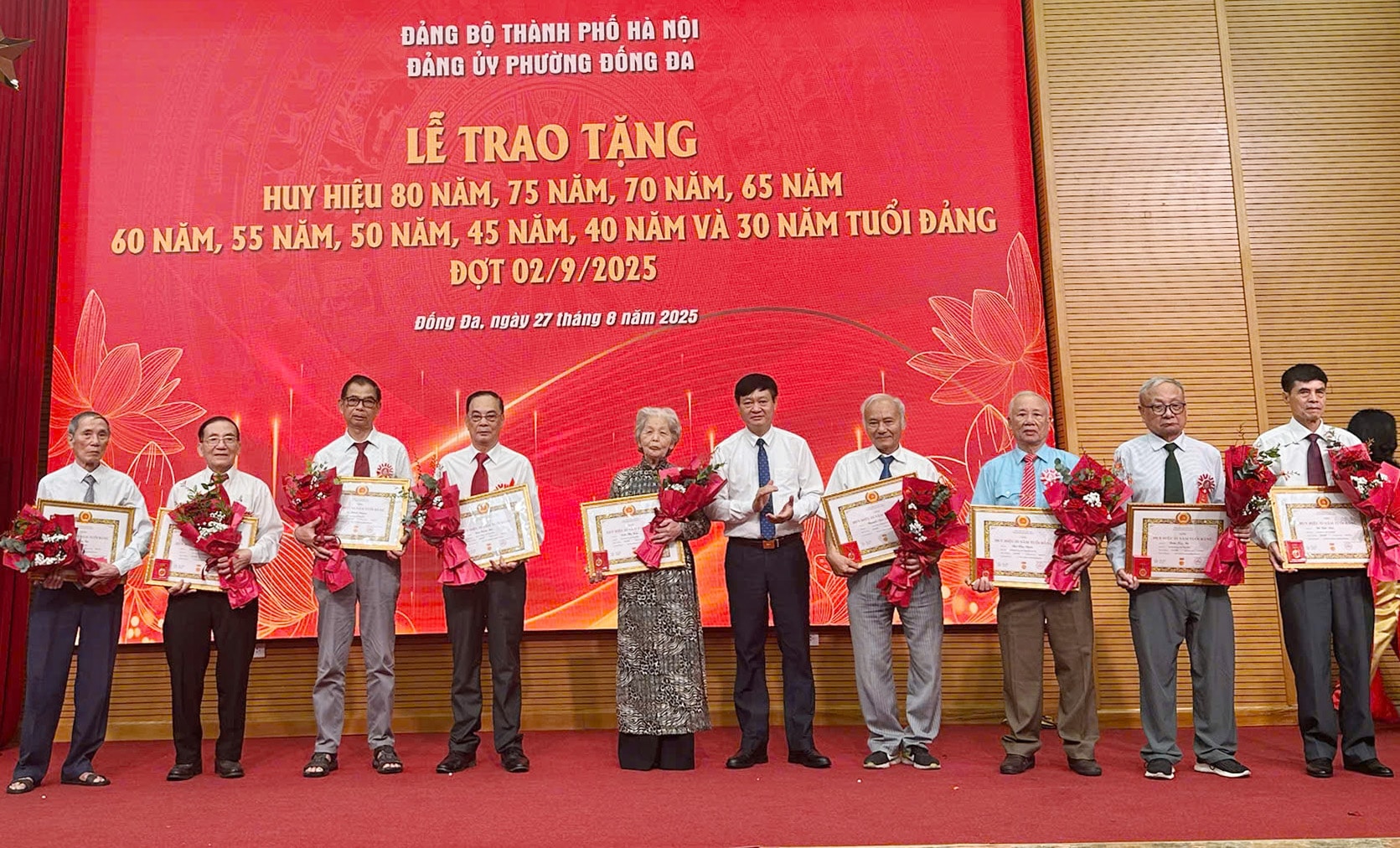 Phường Đống Đa có 190 đảng viên vinh dự nhận Huy hiệu Đảng- Ảnh 5.