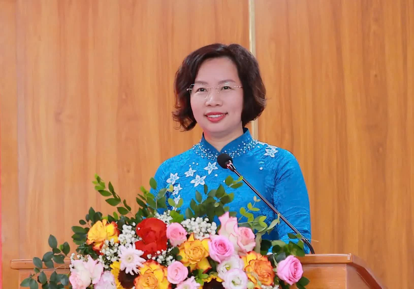 Đảng bộ phường Khương Đình: 188 đảng viên được tặng, truy tặng Huy hiệu Đảng- Ảnh 3.