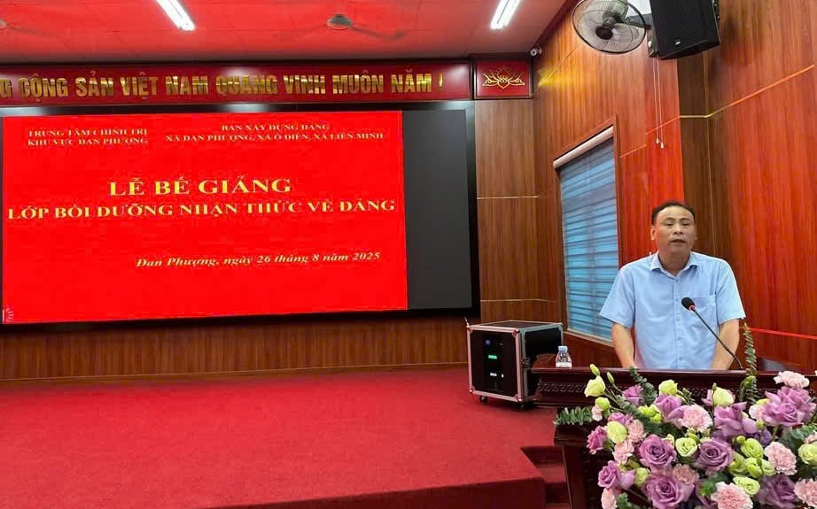 Bế giảng lớp Bồi dưỡng nhận thức về Đảng tháng 8 năm 2025.- Ảnh 4.