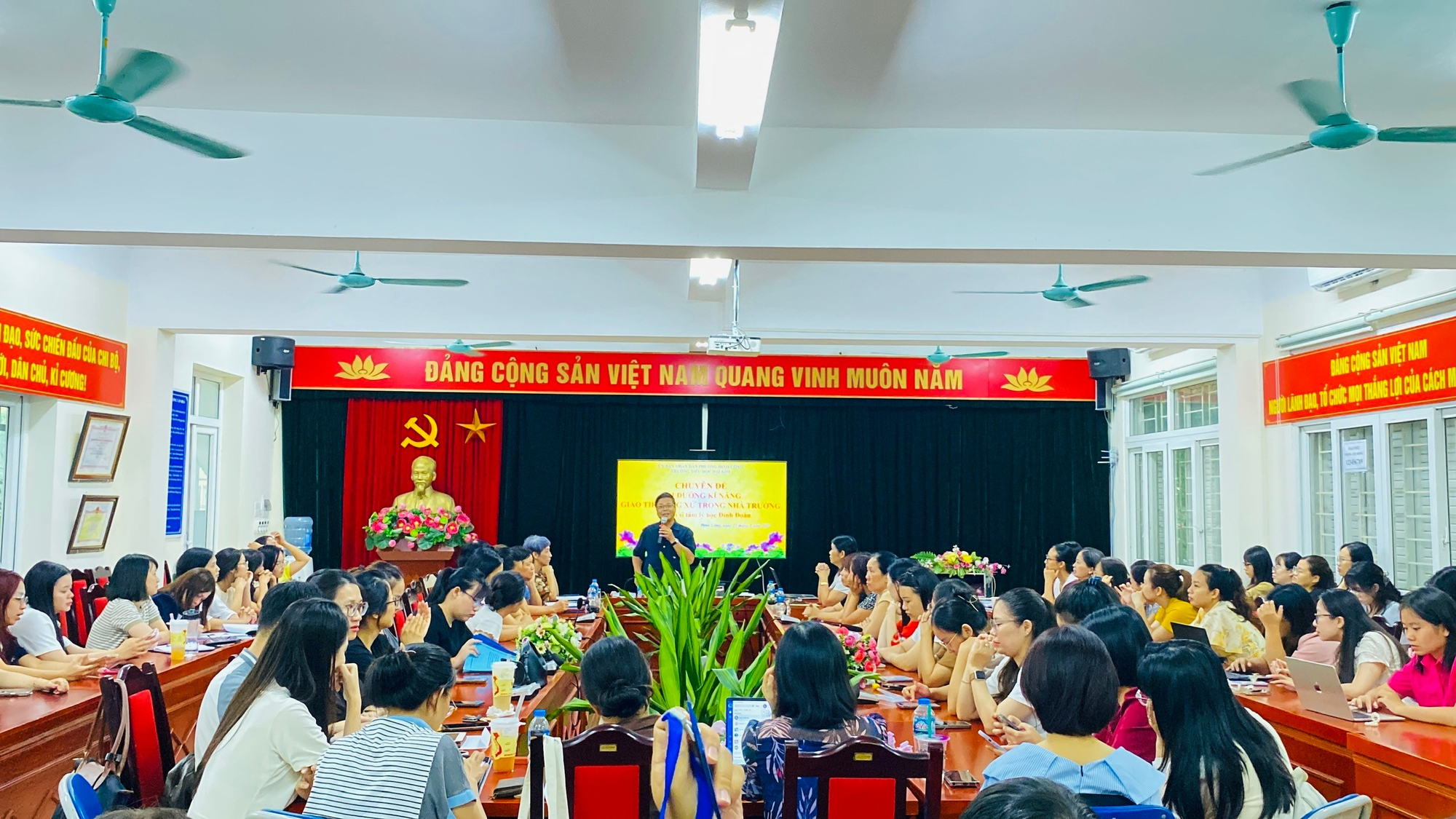 Trường Tiểu học Đại Kim tổ chức chuyên đề "Bồi dưỡng kĩ năng giao tiếp, ứng xử trong nhà trường"- Ảnh 1.