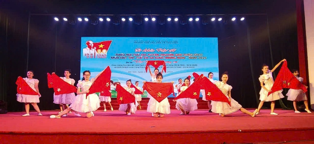 Thiếu nhi phường Phương Liệt tham gia sôi nổi tại Vòng sơ khảo Hội thi tuyên truyền giới thiệu sách, Múa hát tập thể và Ca khúc măng non năm 2025- Ảnh 1.