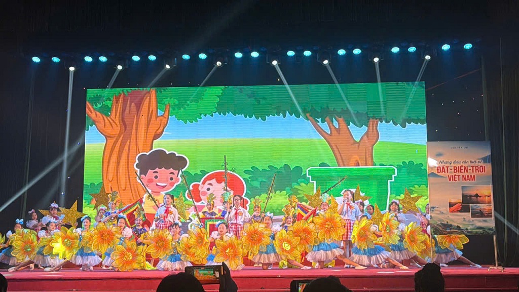 Thiếu nhi phường Phương Liệt tham gia sôi nổi tại Vòng sơ khảo Hội thi tuyên truyền giới thiệu sách, Múa hát tập thể và Ca khúc măng non năm 2025- Ảnh 8.