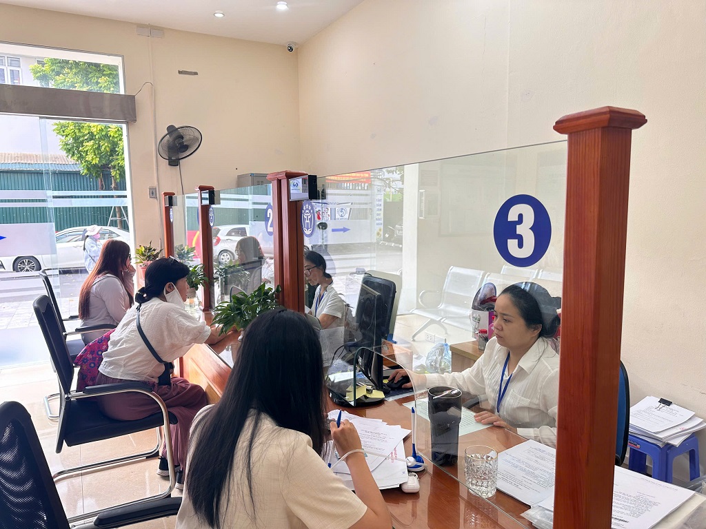 Phường Phương Liệt tăng tốc chiến dịch “45 ngày đêm hỗ trợ chuyển đổi số”- Ảnh 7.