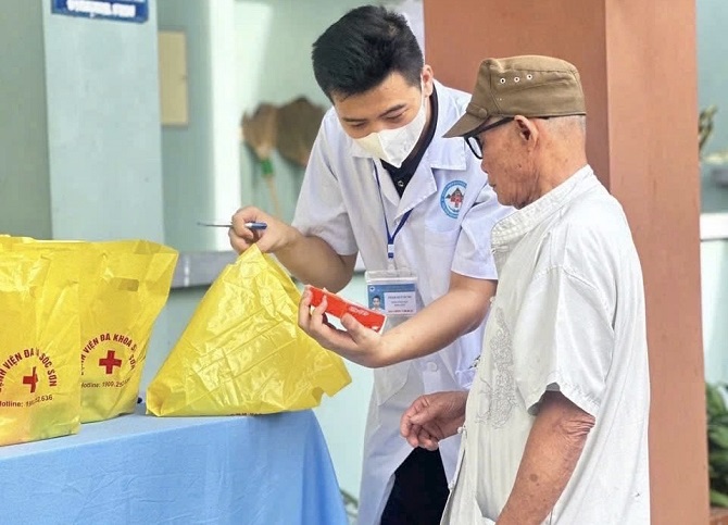 BVĐK Sóc Sơn: Đổi mới công tác điều dưỡng "Chăm sóc tận tâm – Nâng tầm y đức"- Ảnh 2.