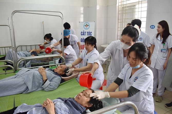 BVĐK Sóc Sơn: Đổi mới công tác điều dưỡng "Chăm sóc tận tâm – Nâng tầm y đức"- Ảnh 3.