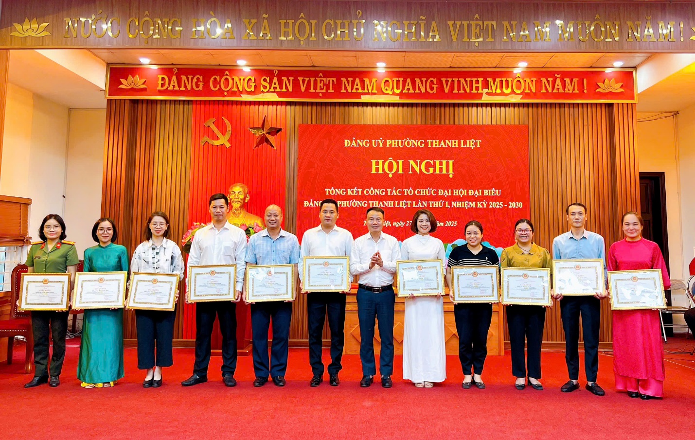 Phường Thanh Liệt: Khen thưởng 8 tập thể, 30 cá nhân có thành tích xuất sắc trong công tác phục vụ Đại hội đại biểu Đảng bộ phường Thanh Liệt lần thứ I, nhiệm kỳ 2025 – 2030- Ảnh 7.