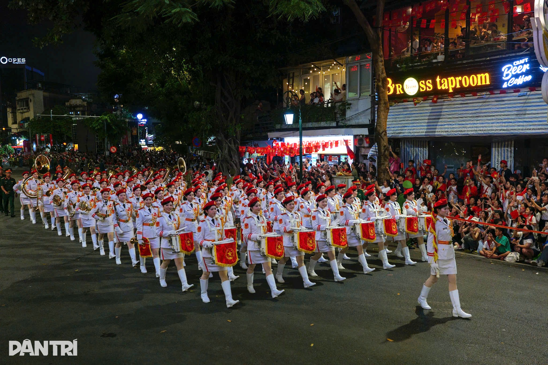 Trọn bộ cẩm nang hướng dẫn chi tiết để nhân dân có buổi đi xem Sơ duyệt diễu binh tối 27/8 thành công nhất- Ảnh 1.