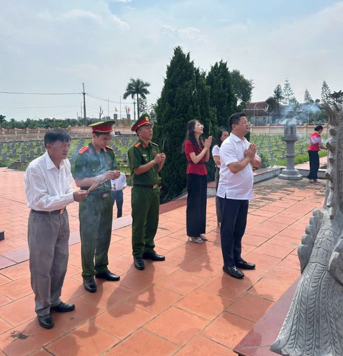 Lãnh đạo xã Phúc Lộc thăm, tặng quà người có công nhân Kỷ niệm 80 năm Quốc khánh 2/9- Ảnh 4.