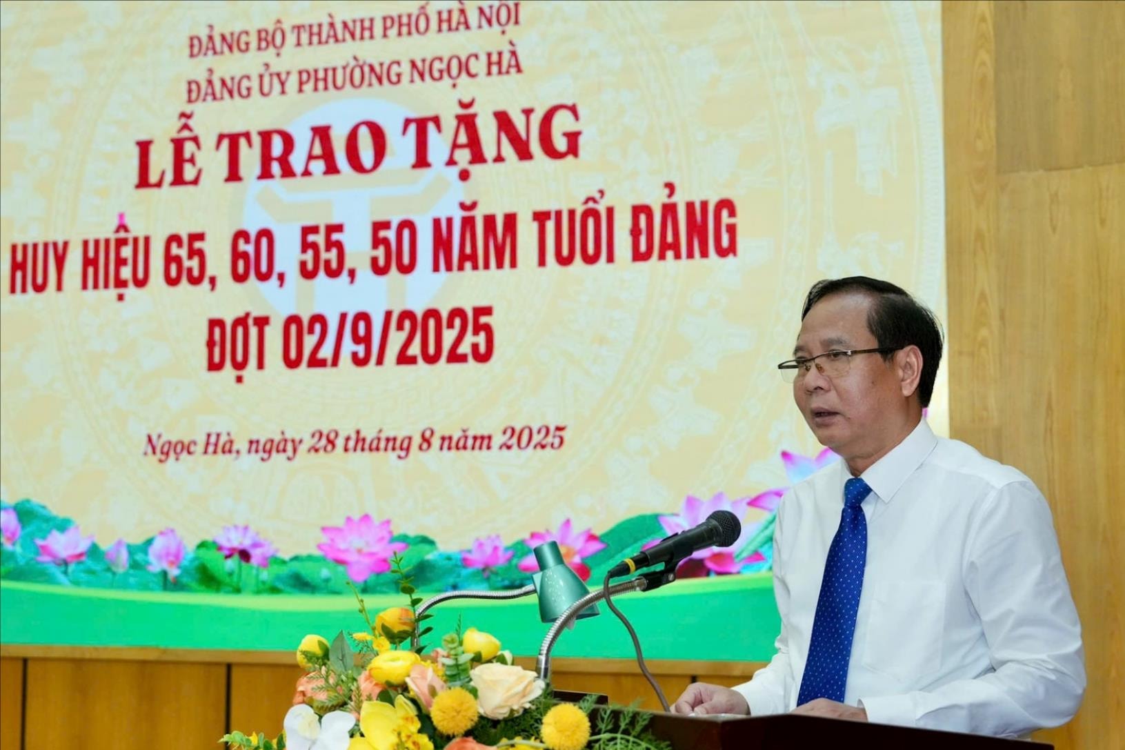 226 đảng viên phường Ngọc Hà nhận Huy hiệu Đảng đợt 2-9- Ảnh 2.