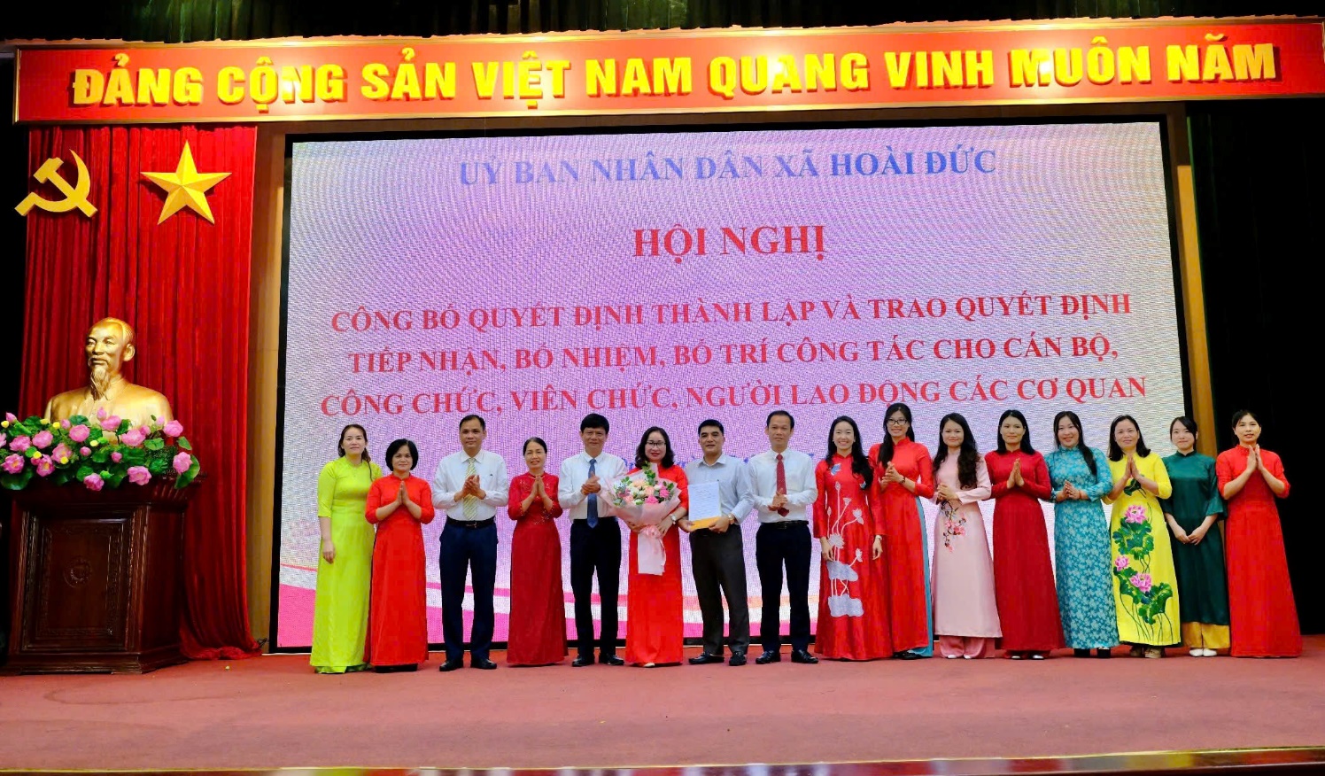 Ngành Nội vụ, Tư pháp, Tài chính, Văn hóa và Thể thao, Văn phòng HĐND và UBND, Giao thông vận tải Hoài Đức phát huy truyền thống 80 năm dựng xây và phát triển - Ảnh 1.