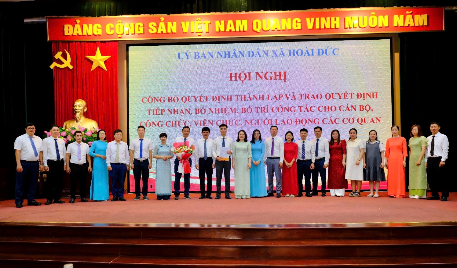 Ngành Nội vụ, Tư pháp, Tài chính, Văn hóa và Thể thao, Văn phòng HĐND và UBND, Giao thông vận tải Hoài Đức phát huy truyền thống 80 năm dựng xây và phát triển - Ảnh 2.