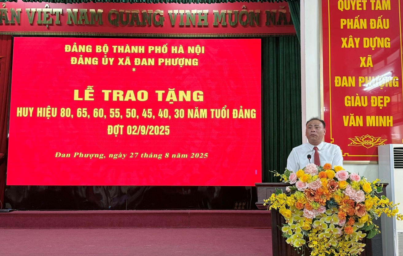 56 đảng viên của Đảng bộ xã Đan Phượng được nhận Huy hiệu Đảng đợt 2/9- Ảnh 5.
