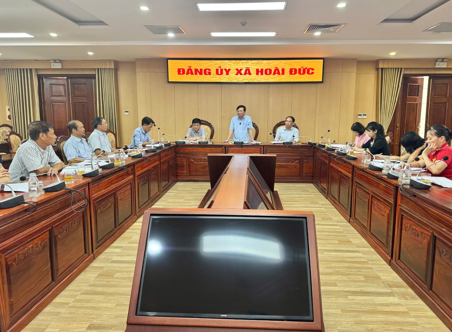 Đồng chí Trần Văn Nghĩa – Phó Bí thư Thường trực Đảng uỷ xã chủ trì hội nghị giao ban với Bí thư chi bộ thôn, tổ dân phố triển khai nhiệm vụ tháng 9/2025- Ảnh 1.