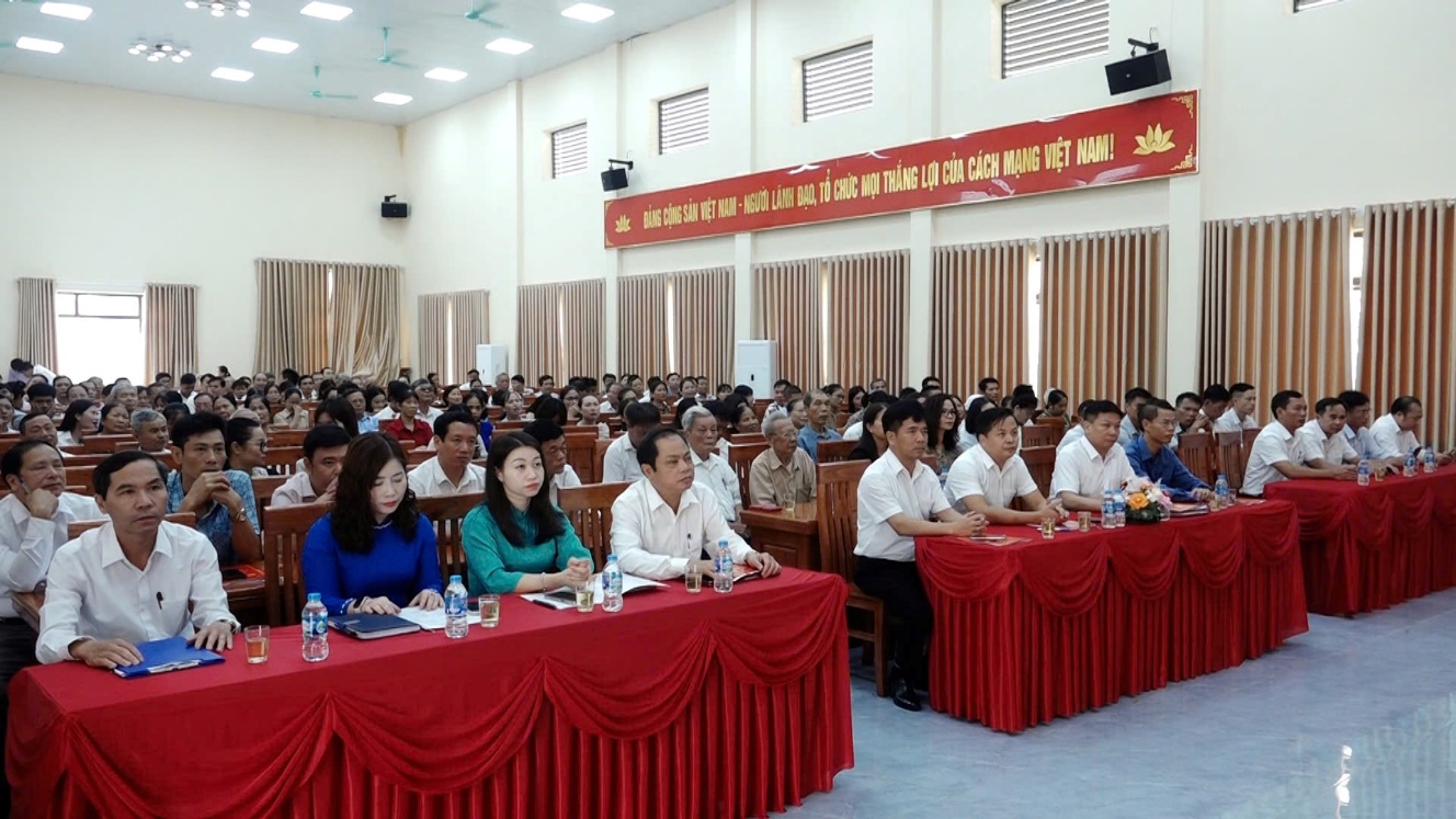 Hồng Sơn trao huy hiệu đảng đợt 02/9; tổng kết rút kinh nghiệm Đại hội Đảng bộ xã lần thứ I, nhiệm kỳ 2025-2030- Ảnh 1.