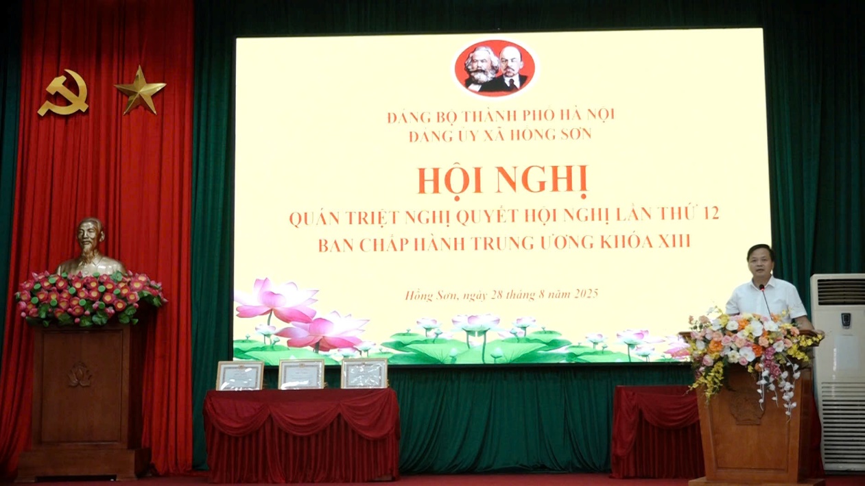 Hồng Sơn trao huy hiệu đảng đợt 02/9; tổng kết rút kinh nghiệm Đại hội Đảng bộ xã lần thứ I, nhiệm kỳ 2025-2030- Ảnh 5.