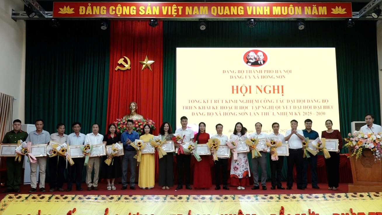 Hồng Sơn trao huy hiệu đảng đợt 02/9; tổng kết rút kinh nghiệm Đại hội Đảng bộ xã lần thứ I, nhiệm kỳ 2025-2030- Ảnh 7.