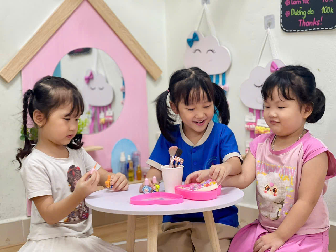 TRƯỜNG MẦM NON ĐẠI KIM TỔ CHỨC HỘI THI "MỖI LỚP HỌC LÀ MỘT KHÔNG GIAN SÁNG TẠO"- Ảnh 2.