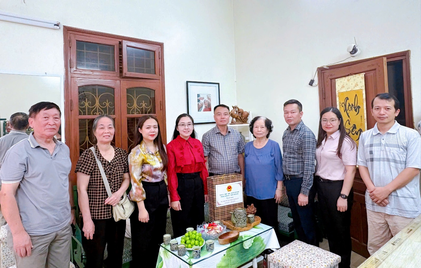 Phường Thanh Liệt: Thăm, tặng quà các cá nhân tiêu biểu nhân kỷ niệm 80 năm Quốc khánh nước Cộng hoà XHCN Việt Nam- Ảnh 1.