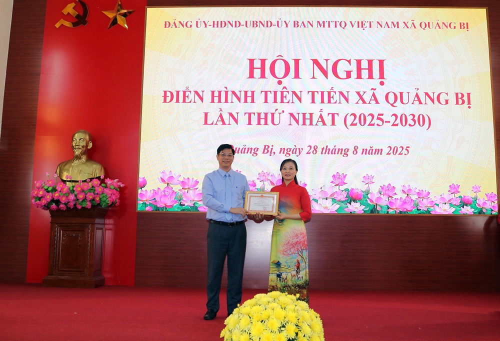 Đảng ủy – HĐND – UBND – UB MTTQ Việt Nam xã Quảng Bị tổ chức Hội nghị điển hình tiên tiến lần thứ nhất, giai đoạn 2025-2030- Ảnh 8.