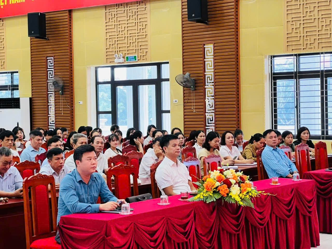 Hát Môn: Hội nghị học tập, quán triệt, tuyên truyền Nghị quyết Đại hội Đảng bộ xã lần thứ nhất, nhiệm kỳ 2025-2030, thông tin tình hình thời sự trong nước và quốc tế- Ảnh 2.