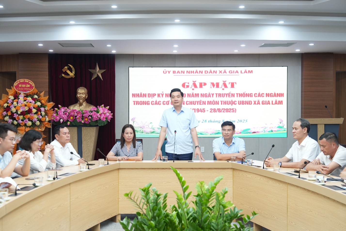 Xã Gia Lâm tổ chức gặp mặt nhân dịp kỷ niệm 80 năm ngày truyền thống các ngành trong cơ quan chuyên môn thuộc UBND xã- Ảnh 3.