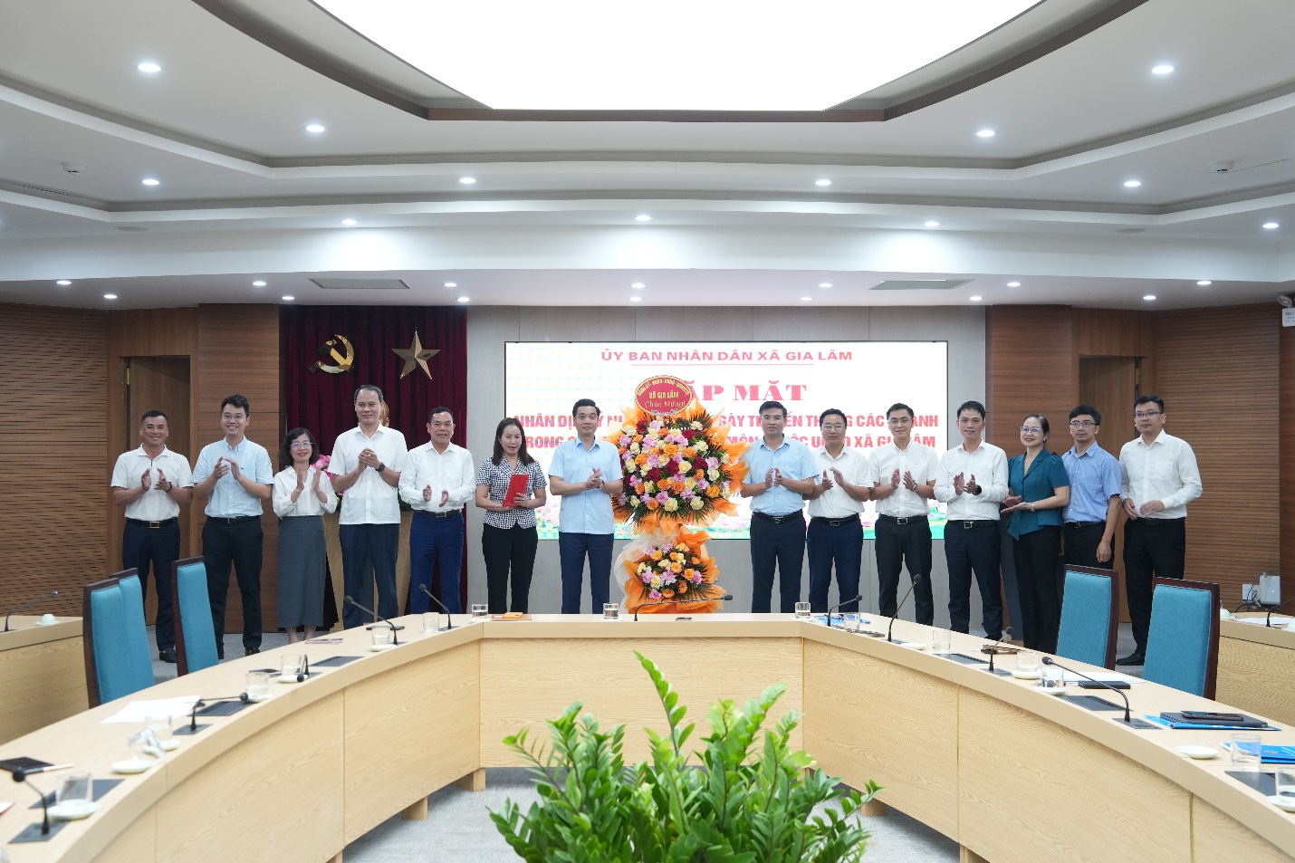 Xã Gia Lâm tổ chức gặp mặt nhân dịp kỷ niệm 80 năm ngày truyền thống các ngành trong cơ quan chuyên môn thuộc UBND xã- Ảnh 4.
