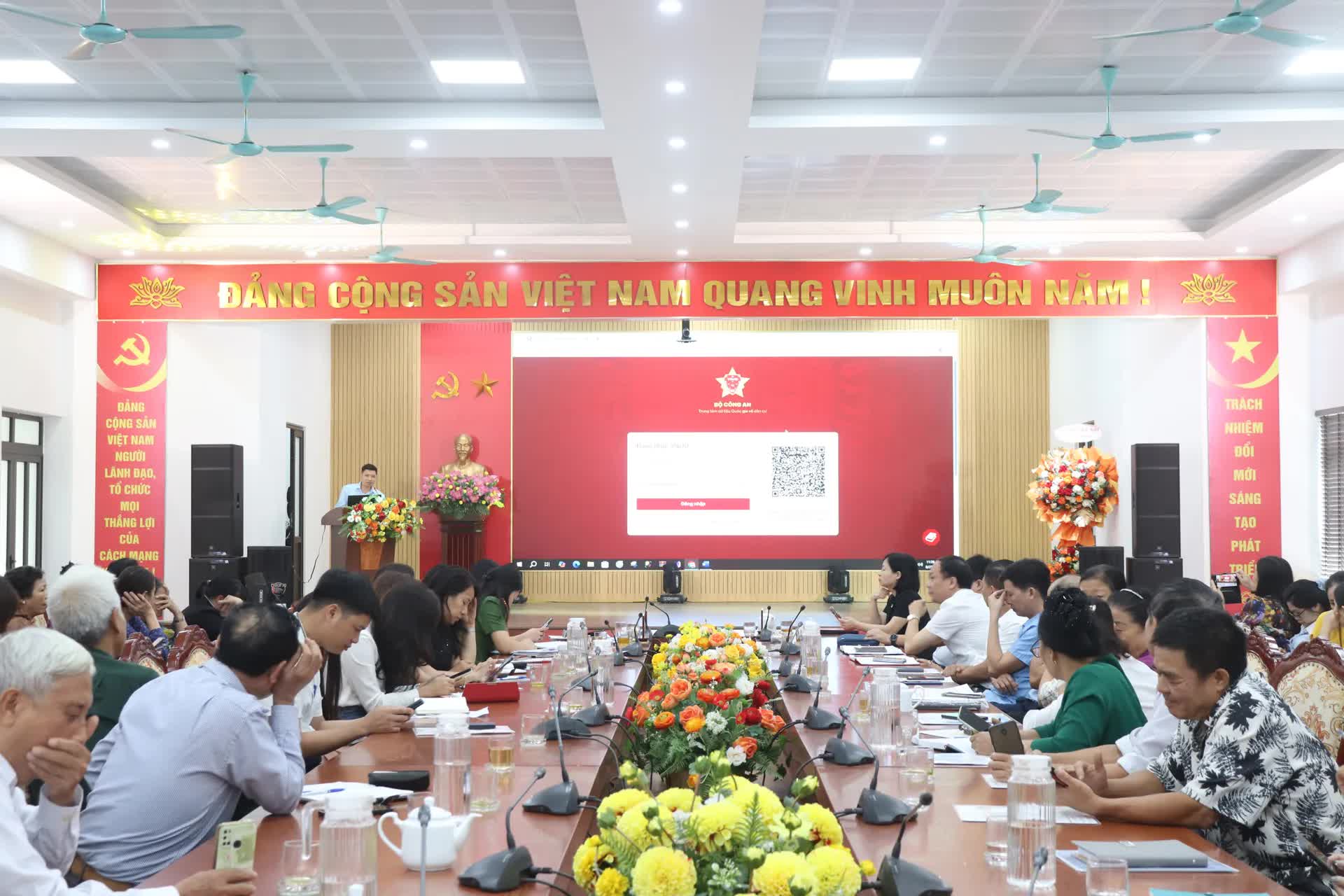 Phát động "Bình dân học vụ số": Thượng Cát quyết tâm đưa công nghệ vào cuộc sống- Ảnh 5.
