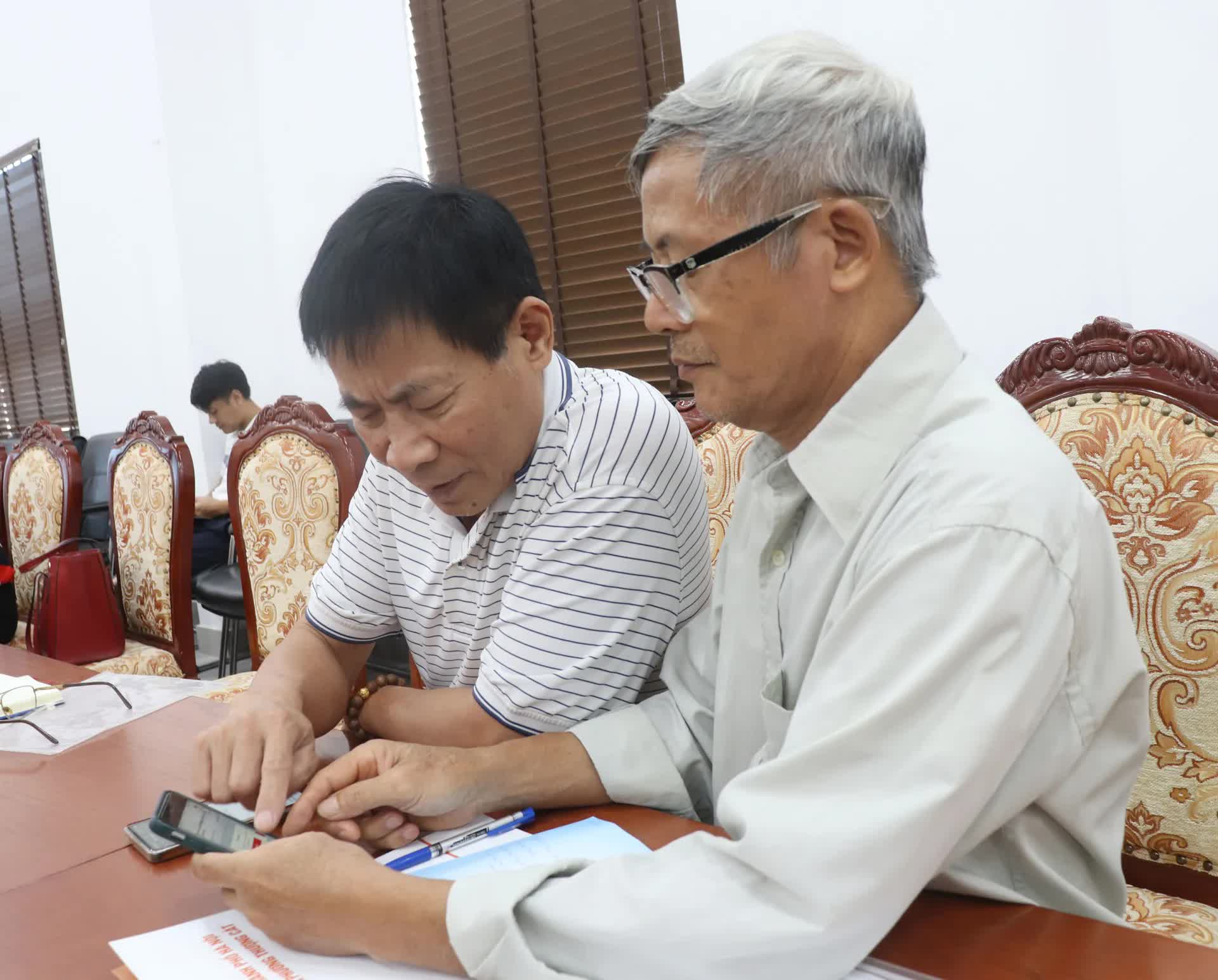 Phát động "Bình dân học vụ số": Thượng Cát quyết tâm đưa công nghệ vào cuộc sống- Ảnh 6.