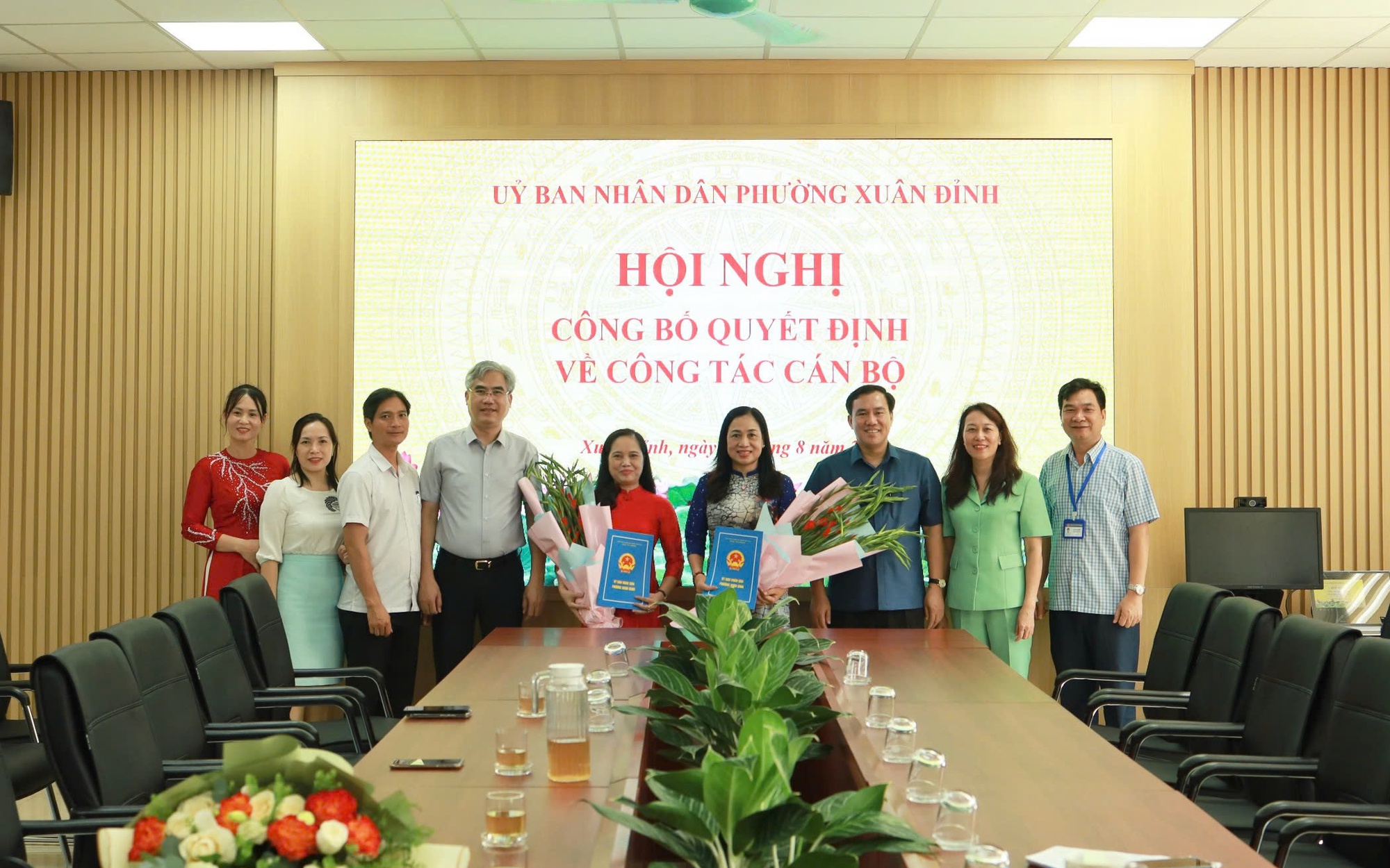 Phường Xuân Đỉnh: Trao quyết định nghỉ hưu và giao phụ trách Trường Mầm non Xuân Đỉnh A