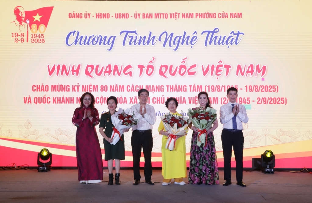 Phường Cửa Nam tổ chức văn nghệ chào mừng ngày lễ lớn của đất nước- Ảnh 1.