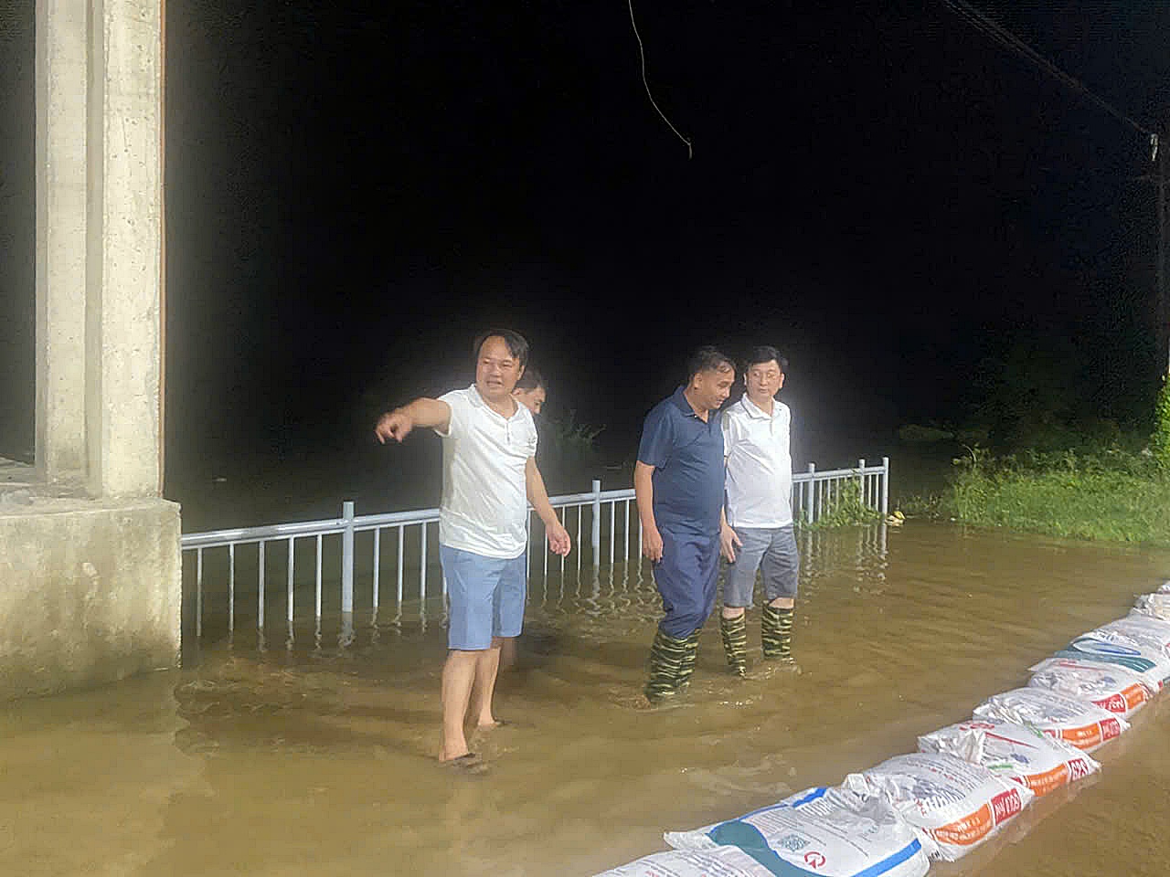 Xã Xuân Mai: Chủ động ứng phó hoàn lưu bão số 5, đảm bảo an toàn hệ thống đê điều- Ảnh 2.
