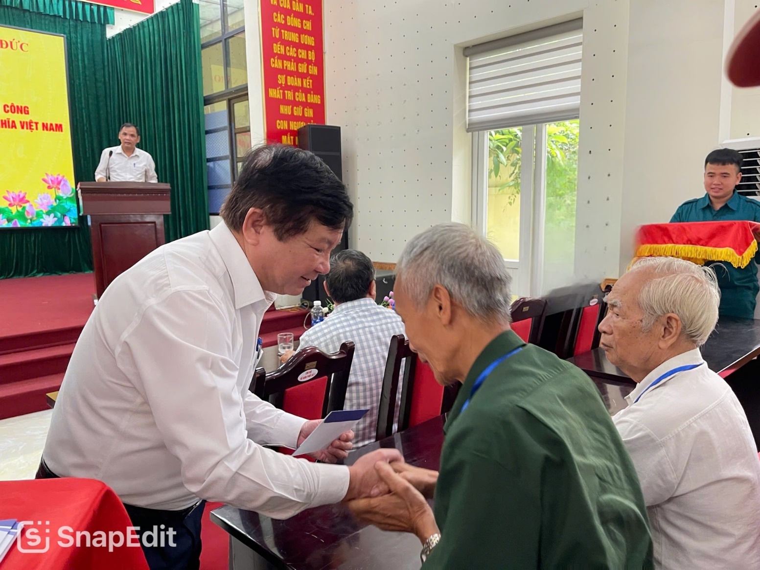 Hoài Đức tri ân, tặng quà người có công và thân nhân người có công nhân dịp kỷ niệm 80 năm Quốc khánh nước CHXHCN Việt Nam- Ảnh 3.
