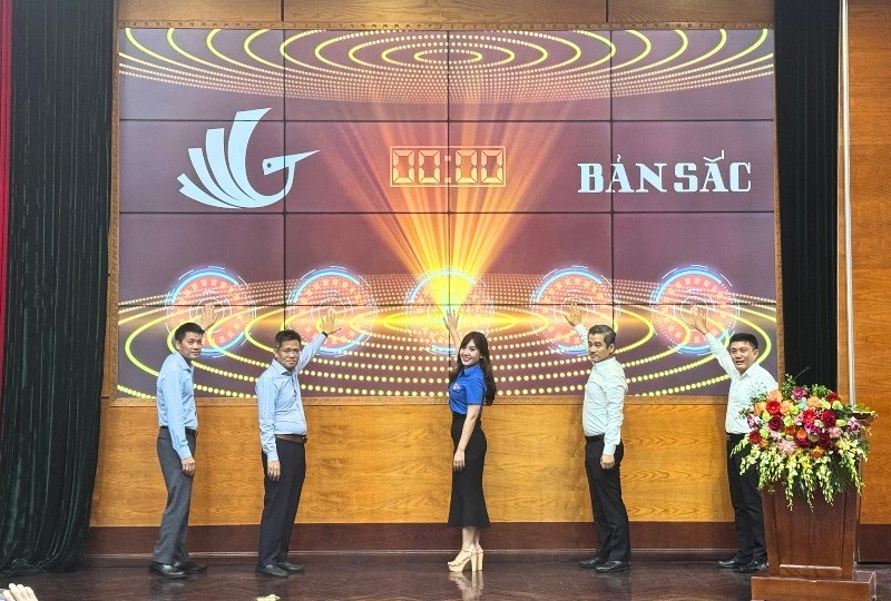 Ban Tổ chức nhấn nút phát động Cuộc thi 