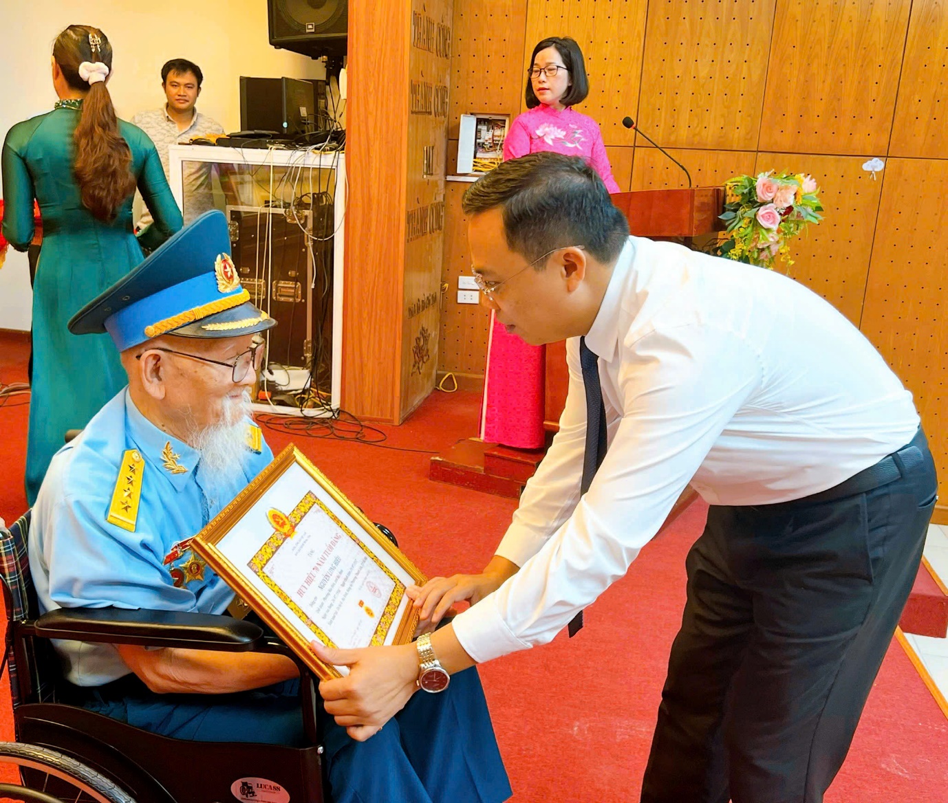 “Huy hiệu Đảng – Dấu ấn vẻ vang trong hành trình cống hiến của 108 đảng viên phường Thanh Liệt- Ảnh 3.