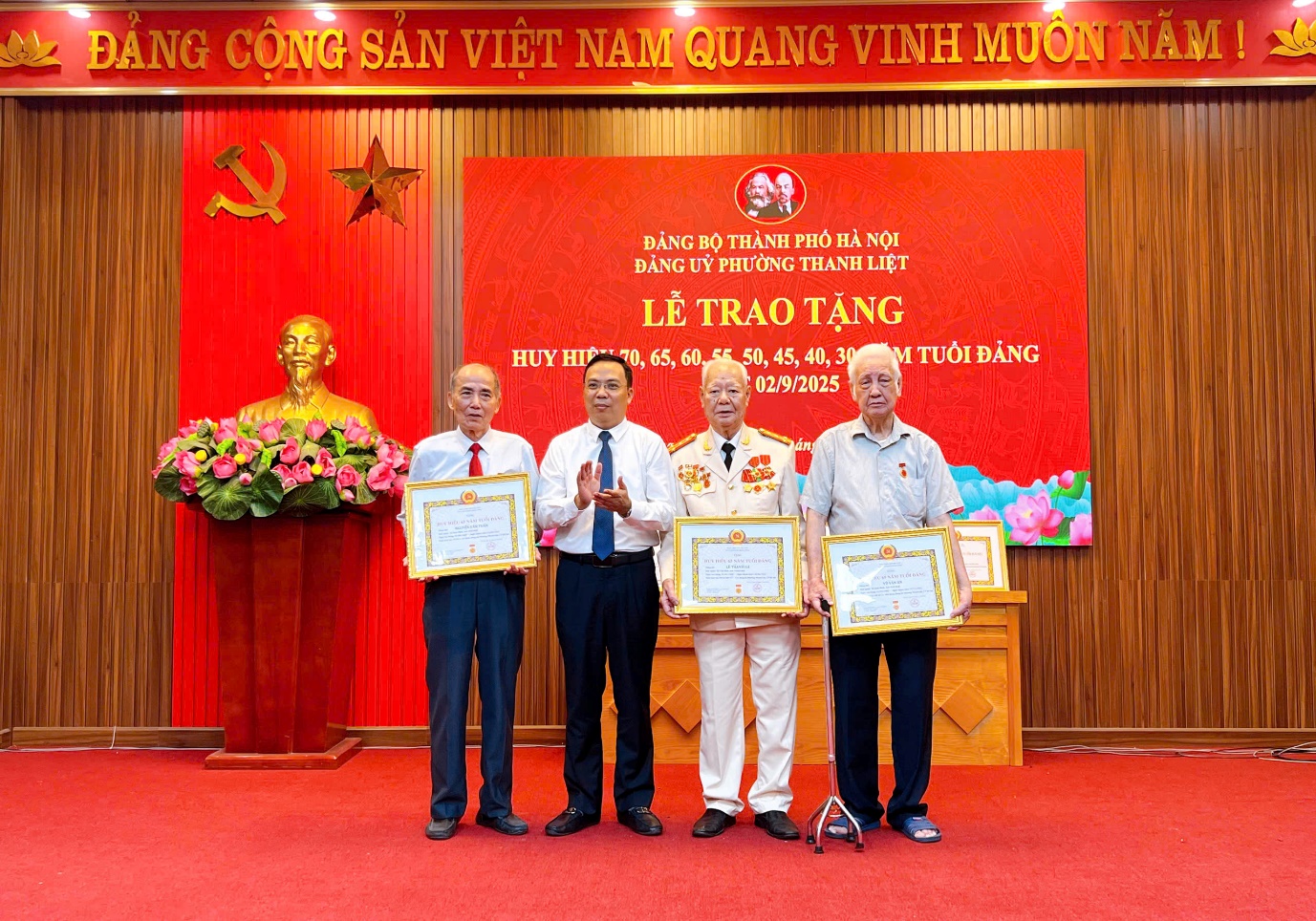 “Huy hiệu Đảng – Dấu ấn vẻ vang trong hành trình cống hiến của 108 đảng viên phường Thanh Liệt- Ảnh 5.