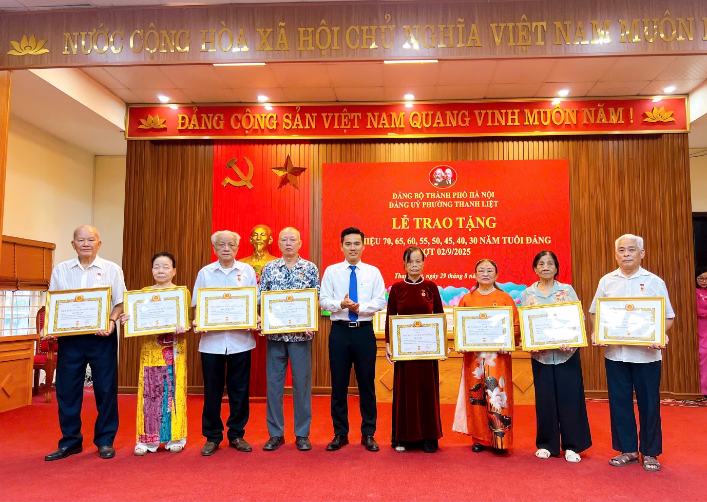 “Huy hiệu Đảng – Dấu ấn vẻ vang trong hành trình cống hiến của 108 đảng viên phường Thanh Liệt- Ảnh 9.