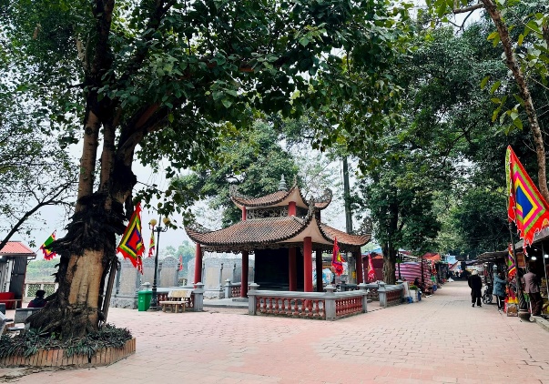 DI TÍCH LỊCH SỬ VĂN HÓA
ĐỀN ĐỨC THÁNH CẢ (THÔN HỮU VĨNH)- Ảnh 2. DI TÍCH LỊCH SỬ VĂN HÓA
ĐỀN ĐỨC THÁNH CẢ (THÔN HỮU VĨNH)- Ảnh 2.