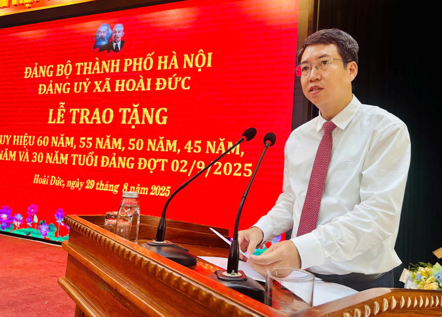 Đảng bộ xã Hoài Đức: 59 đảng viên được trao tặng Huy hiệu Đảng đợt 02/9/2025- Ảnh 12.