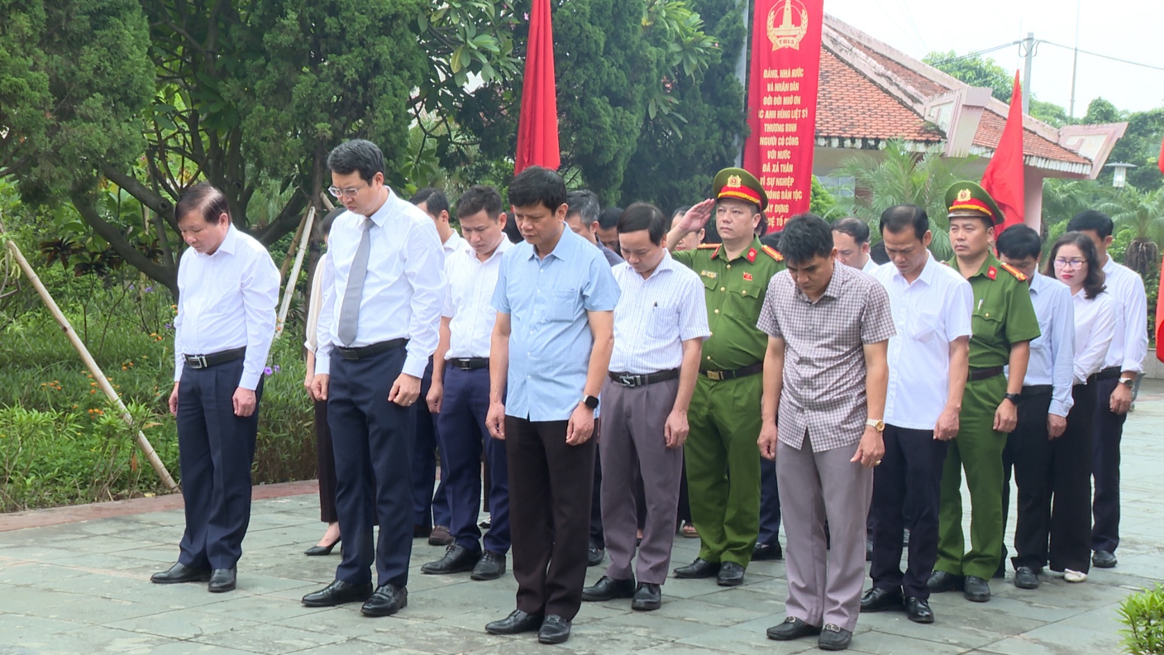 Hoài Đức tổ chức Lễ dâng hoa, dâng hương viếng Đài tưởng niệm và Nghĩa trang liệt sĩ nhân dịp kỷ niệm 80 năm Quốc khánh nước Cộng hòa xã hội chủ nghĩa Việt Nam- Ảnh 3.