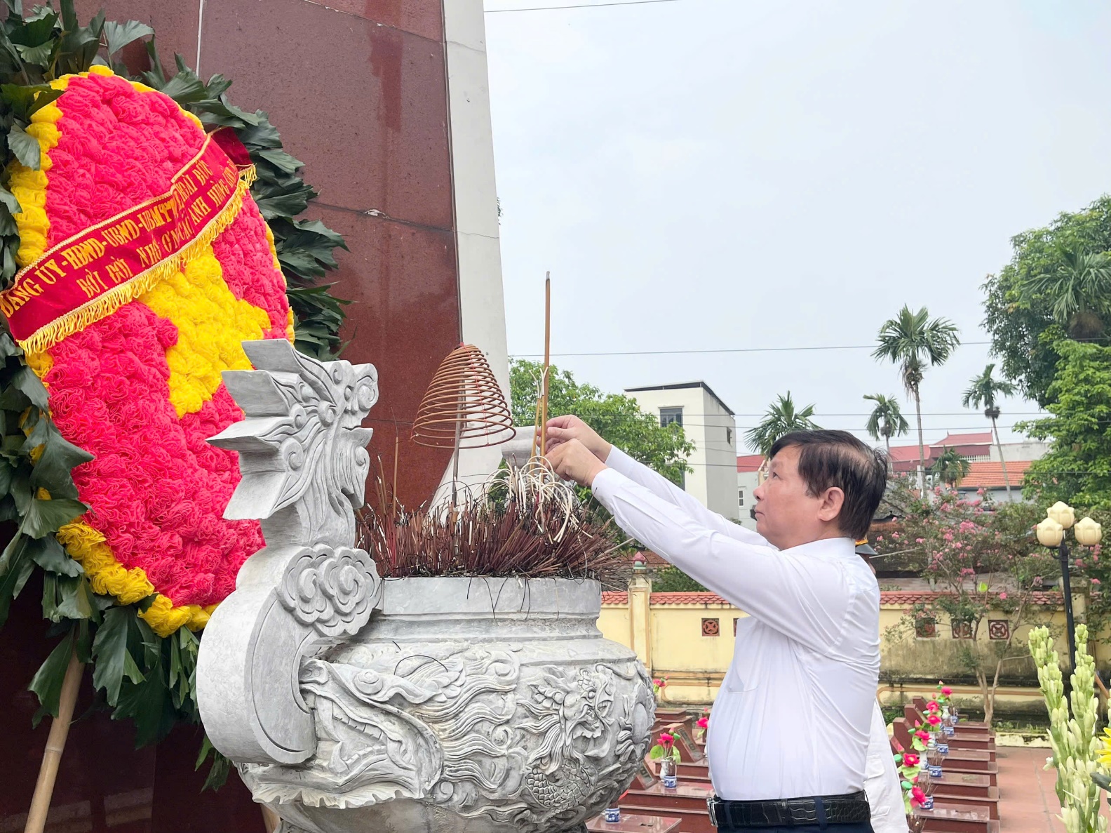Hoài Đức tổ chức Lễ dâng hoa, dâng hương viếng Đài tưởng niệm và Nghĩa trang liệt sĩ nhân dịp kỷ niệm 80 năm Quốc khánh nước Cộng hòa xã hội chủ nghĩa Việt Nam- Ảnh 10.