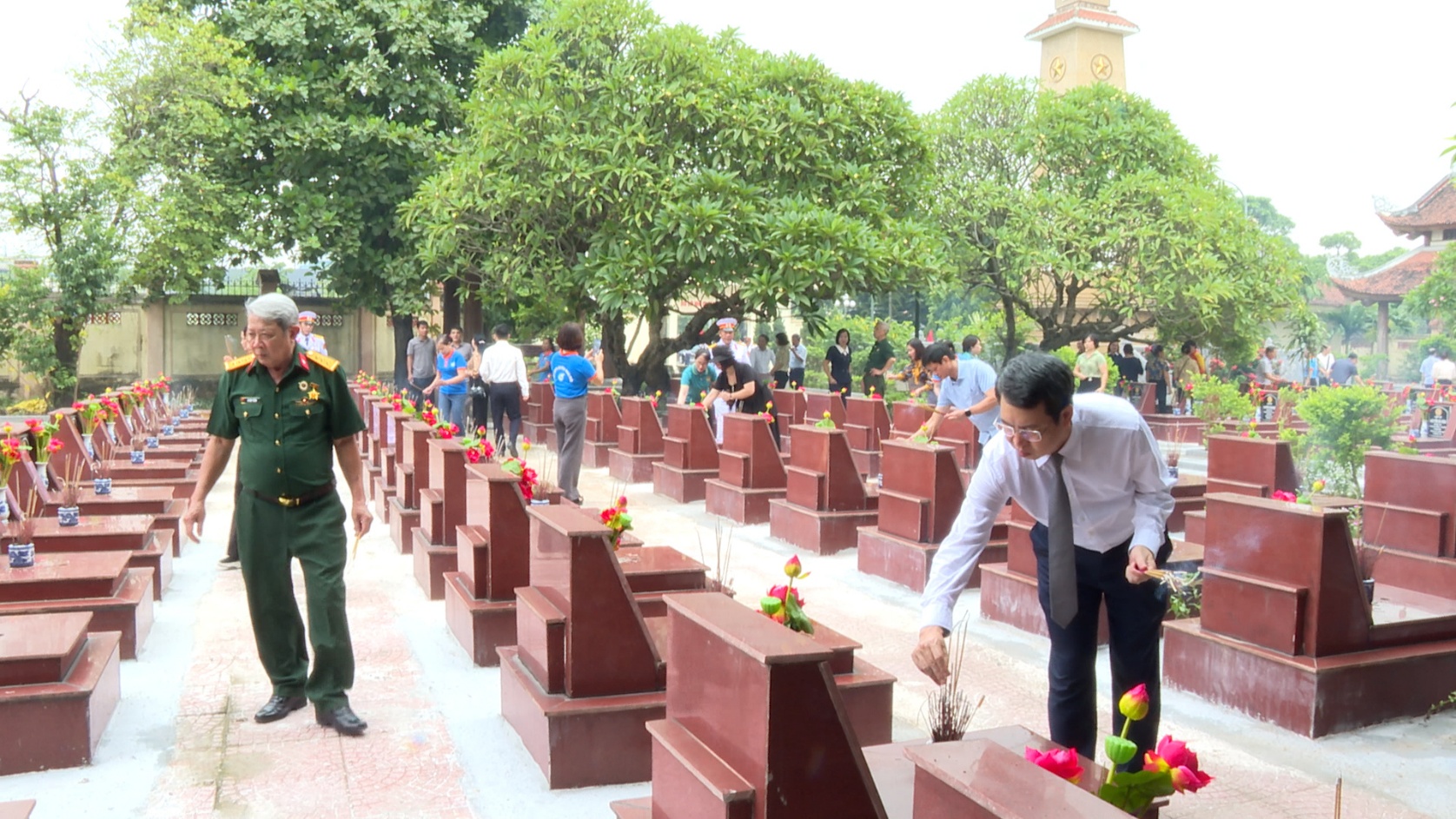 Hoài Đức tổ chức Lễ dâng hoa, dâng hương viếng Đài tưởng niệm và Nghĩa trang liệt sĩ nhân dịp kỷ niệm 80 năm Quốc khánh nước Cộng hòa xã hội chủ nghĩa Việt Nam- Ảnh 13.