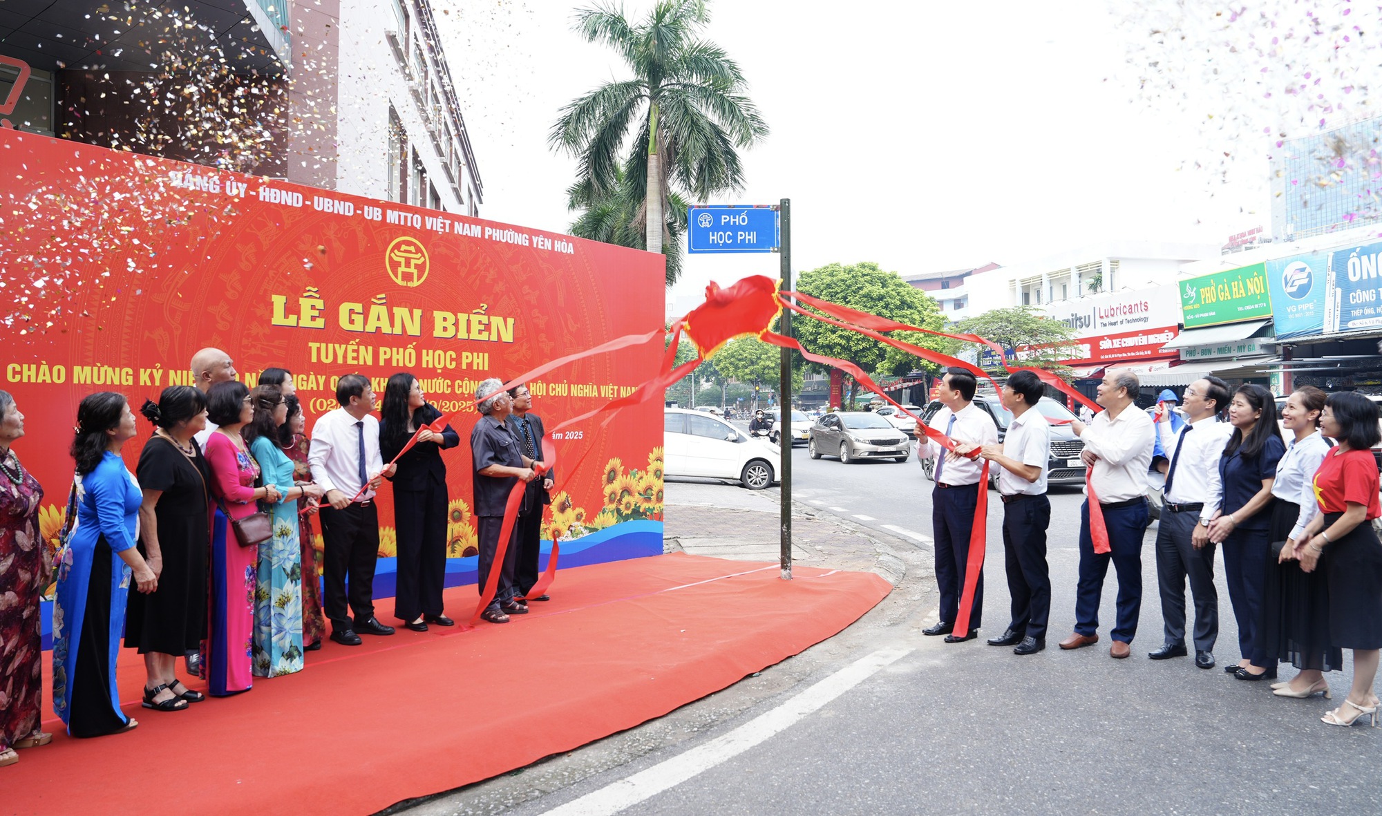 Phường Yên Hoà gắn biển tên phố mới mang tên danh nhân Học Phi- Ảnh 1.