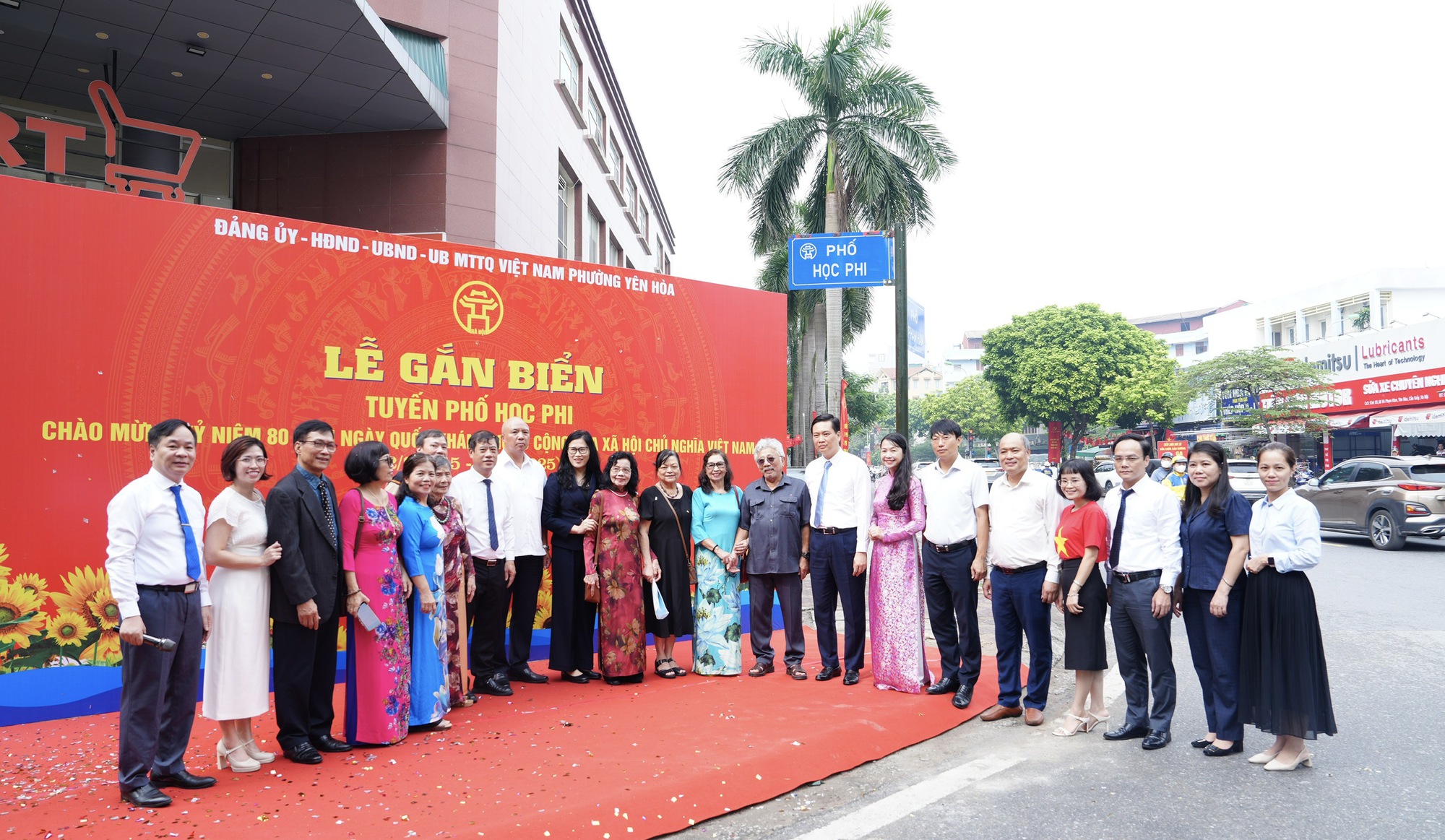 Phường Yên Hoà gắn biển tên phố mới mang tên danh nhân Học Phi- Ảnh 2.